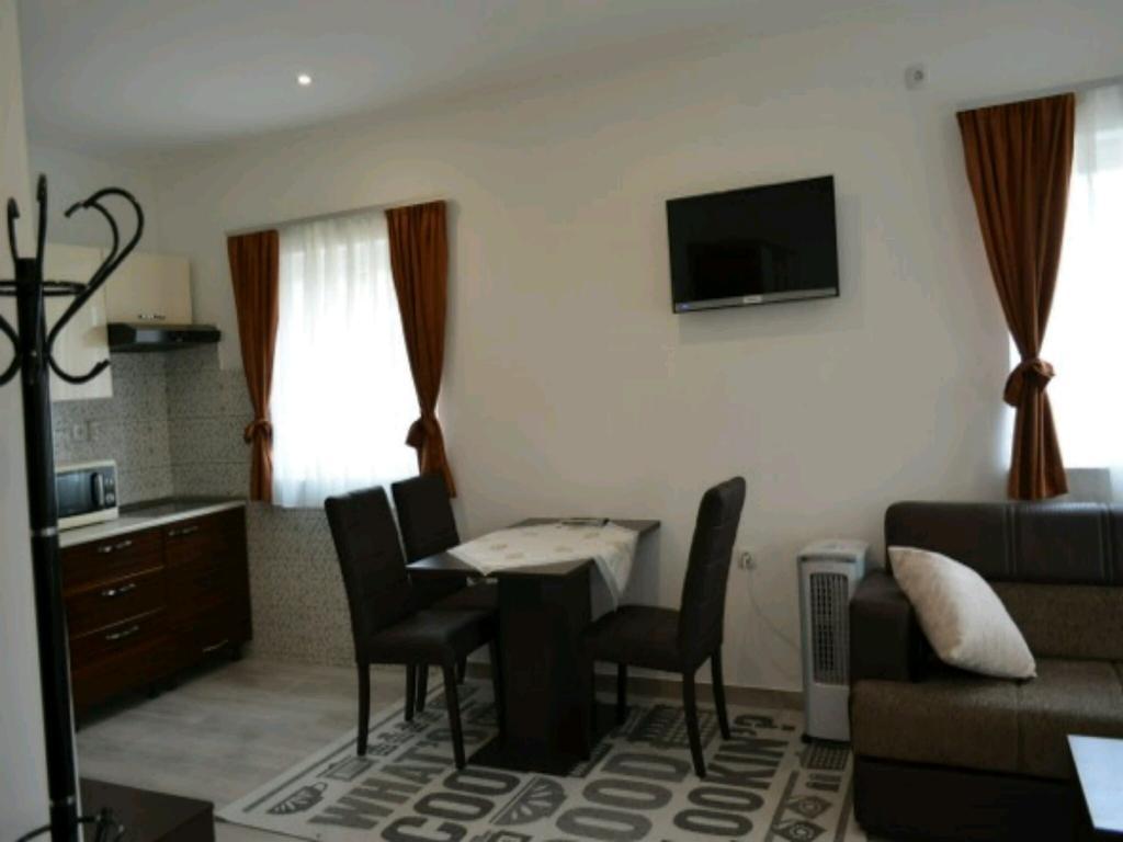 Guest House First Stop Rakovica Exterior photo